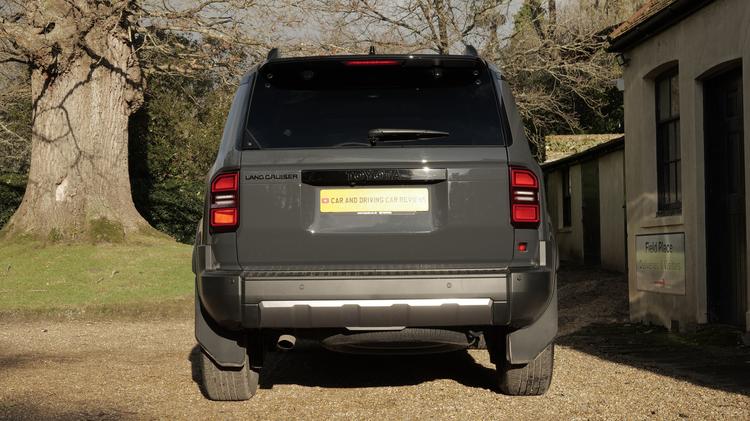 TOYOTA LAND CRUISER DIESEL SW 2.8 D-4D 205 Invincible 5dr Auto [7 Seat]